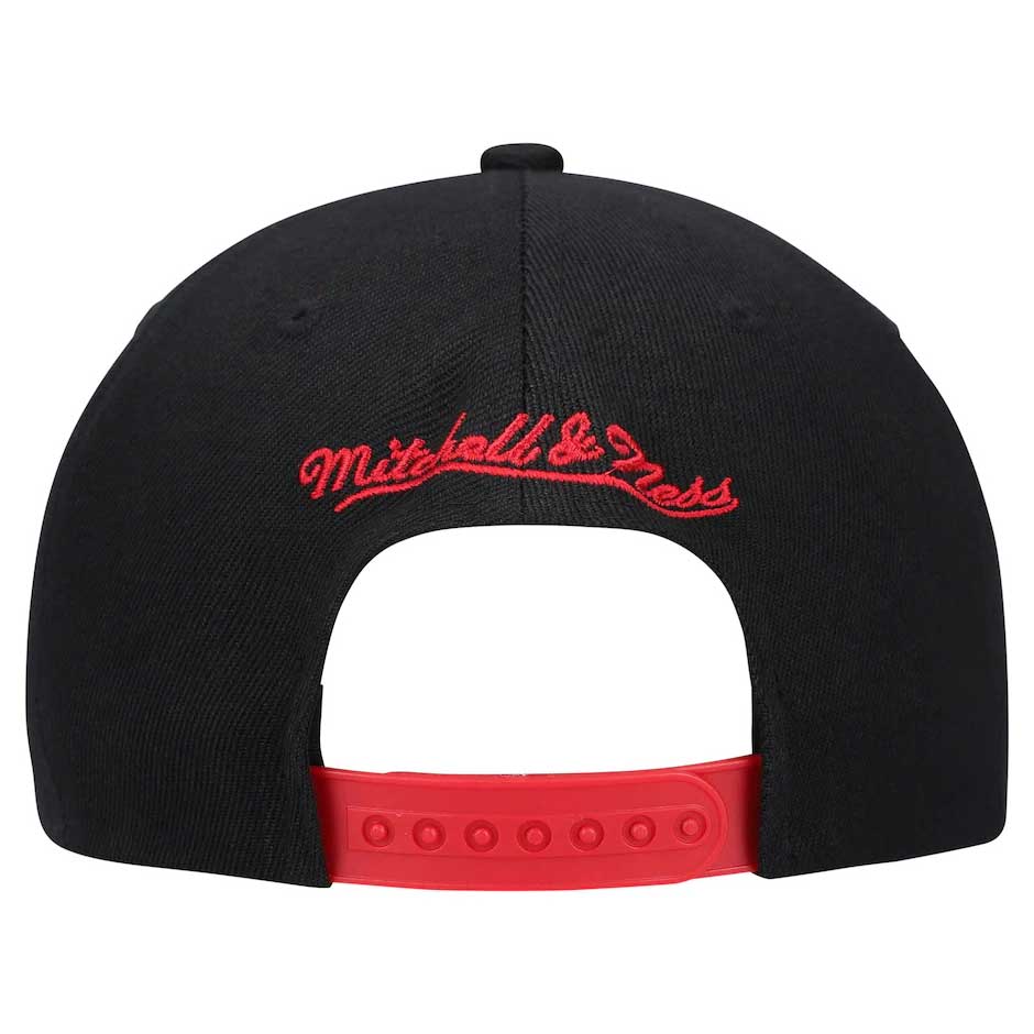 Mitchell & Ness Chicago Bulls Team Logo Snapback Cap In Black